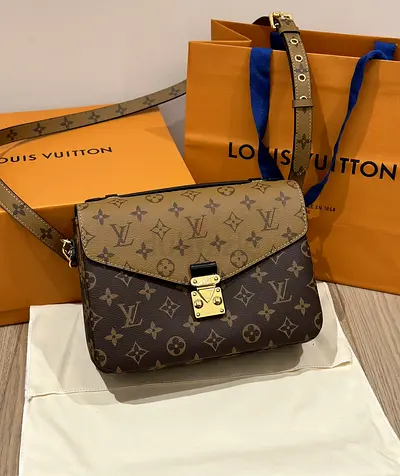 Louis Vuitton Pochette Metis Monogram Women's Bag
