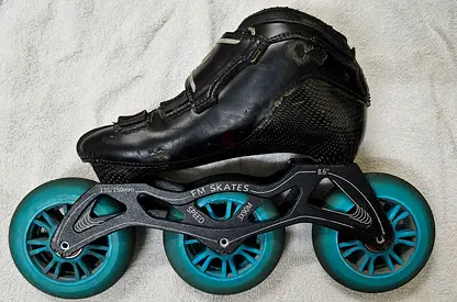 Carbon-look Inline Speed Skate / Racing Skate (Left Boot) - Size approx 8.5" frame