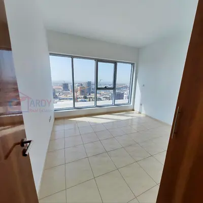 Available 2 bed bright hiher floor ready to move in
