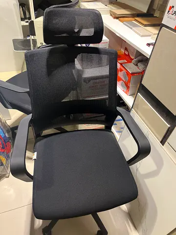 Black ergonomic mesh office chair with headrest - good condition