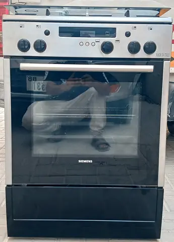 Siemens gas cooker, 60x60cm, all 4 burners are working properly.