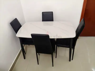 Brand New dining table with 4 chairs for sell