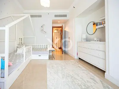 Furnished / Updated C Type | Close to Mall
