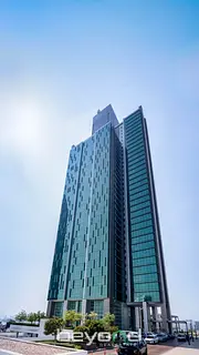 Prime Location | High Floor | Huge Layout