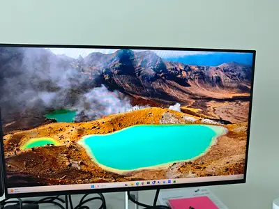 24-inch LED Monitor - 1080p Full HD, slim bezels, excellent condition