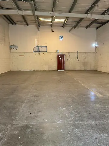 // SPACIOUS WAREHOUSE FOR RENT // IDEAL FOR BUSINESS OPERATIONS //