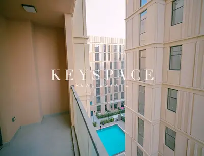 Premium City Apartment | Steps from Shopping & Dining | Resale