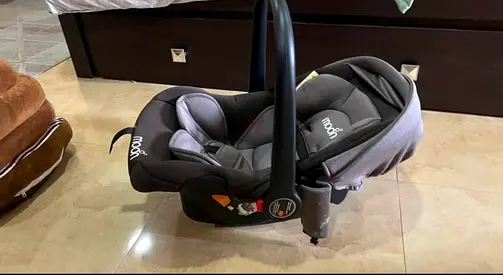 Mooti Infant Car Seat / Baby Carrier - Good Condition and mirror. All for 50 AED