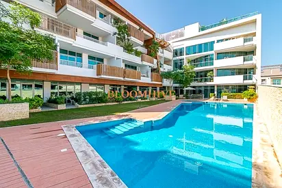 POOL VIEW FURNISHED SMALL GARDEN EXTRA BUILT IN WARDROBES