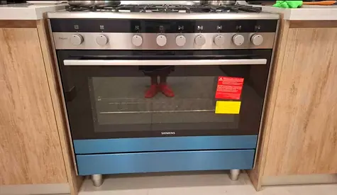 Siemens 5 Burners Full Gas Cooking Range Sam Like New condition 90cm