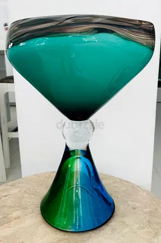 Hand-Blown Art Glass Vase  Beautiful 40 cm decorative centrepiece.