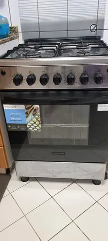 Used freestanding gas cooker with oven - good working condition