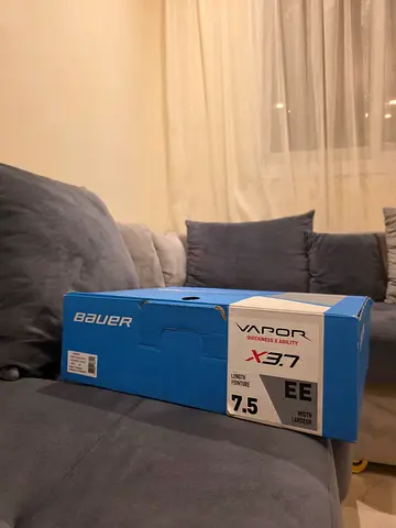 Bauer Vapor X3.7 Ice Hockey Skates - Size 7.5 EE (Wide) - New in Box
