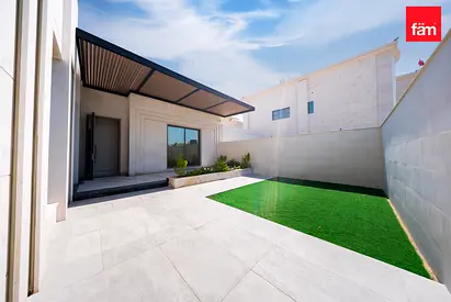Suburban villa for family, easy access to the city