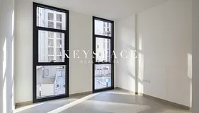 Premium City Apartment | Steps from Shopping & Dining | Resale