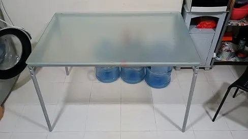 Glass Dining table 4 seaters - light grey metal frame