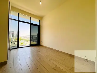 جاهز للسكن | خيارات متعددة | إطلالة على الشارع الرئيسي