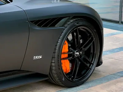 2020 Aston Martin DBS 照片 4