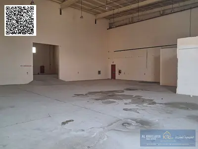مستودع 8400 قدم مربع مع كهرباء 120 كيلوواط للإيجار في أم الثوب ، أم القيوين