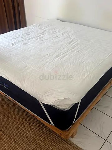 King-Size Bed with Englander Mattress – 180 × 200 cm
