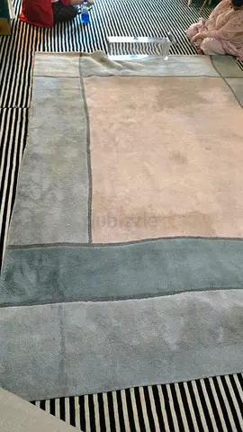 Soft neutral modern area rug - 200x300cm (good condition)