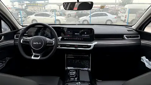 صورة 9 لـ 2025 KIA K5