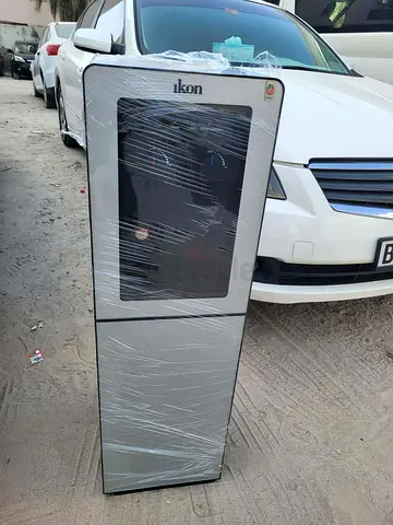 Bottom load water dispenser