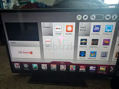 LG 42 Smart Cinema 3D TV (Full HD) - Great Condition | Model: 42LA6400 2015