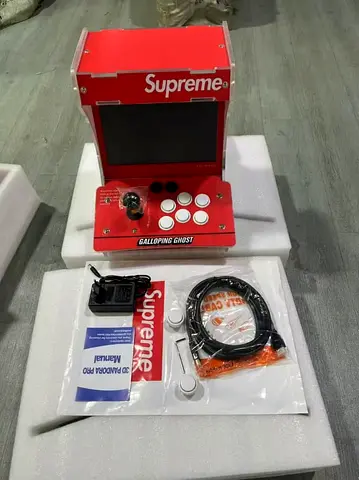 Supreme Retro Old School Game Console - 2 PLAYERS & 2 SCREENS