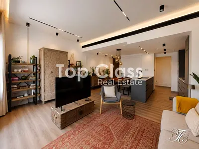 Furnished &amp; Upgraded | Pool View | With Study