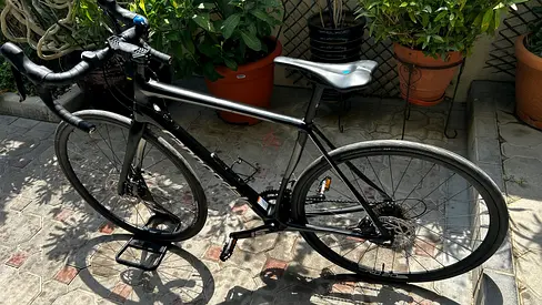 Lightweight black road bike - well maintained, disc brakes. Canondale. Carbon frame.