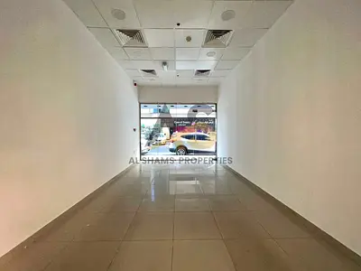 Spacious shop / prime location in 70k…