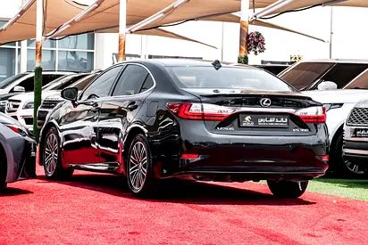 صورة 13 لـ 2017 Lexus ES-SERIES