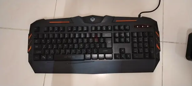 كيبورد بحالة ممتازة جدا