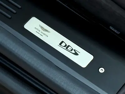 2020 Aston Martin DBS 照片 16