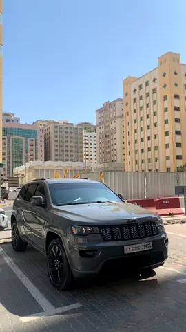 Jeep Grand Cherokee Altitude 2020 - American Specs - Excellent Condition