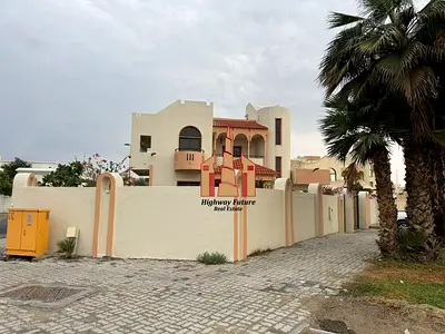 Near Beach 5 Bed room big yard 4 Balcony 2 hall Majlis Maids room 20 parking