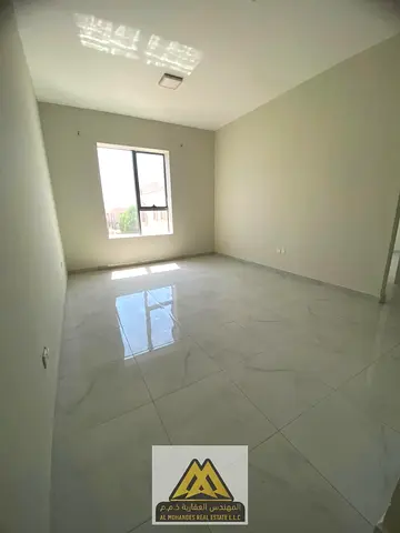 افخم شقه / ارقي تشطيب / سعر خيال / تكيف مركزي / اكبر مساحه /  علي الطريق مباشر /  صيانه فري / تسهيل ف الدفع