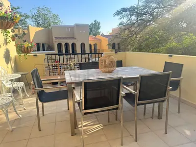 outdoor extendable dinning table with 6 chairs