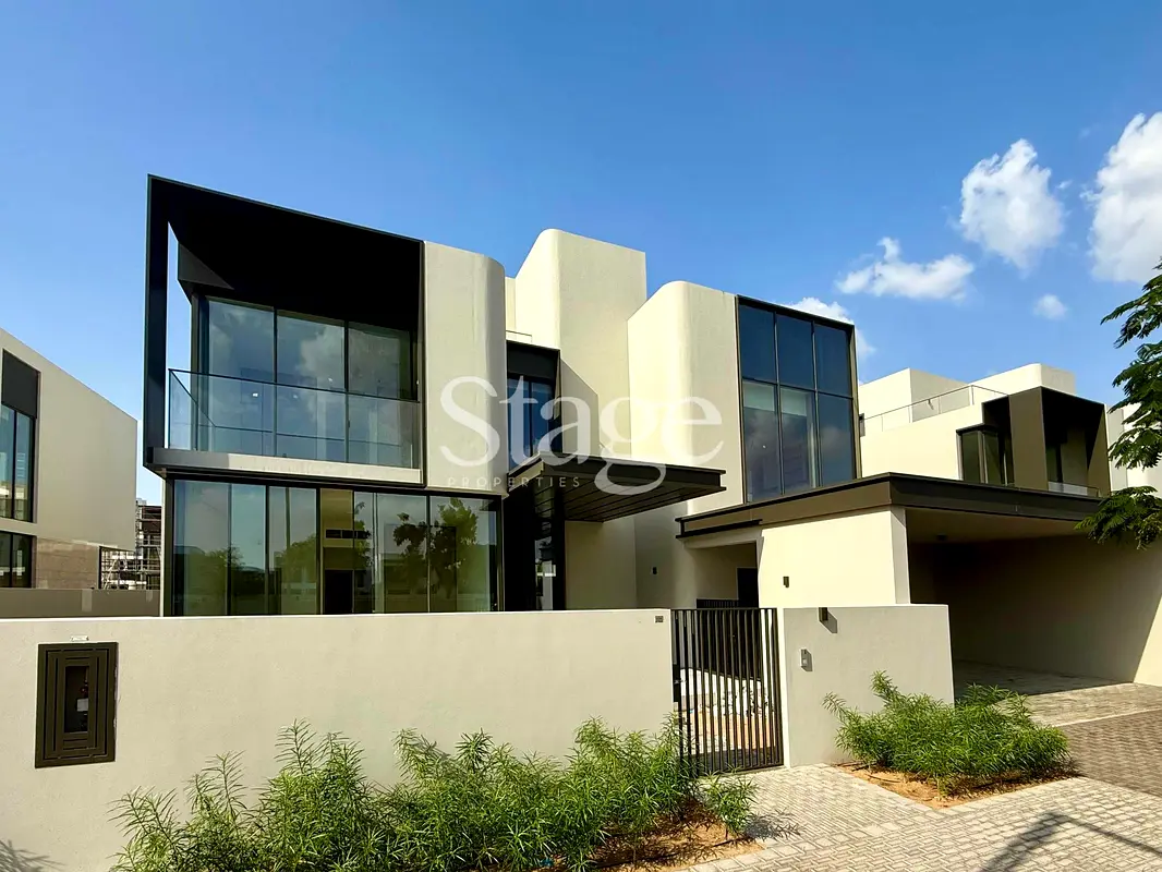 Prime First Row Luxury Villa | 5 BR + Maid