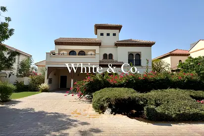 Granada Villa | Vacant | Great Renovation