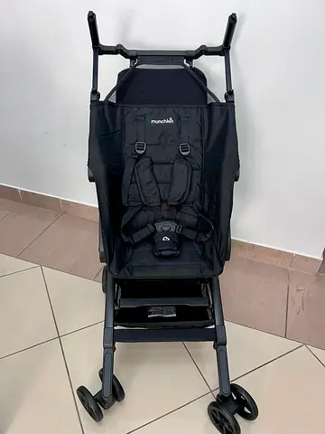 Munchkin sparrow lightweight umbrella stroller - compact, foldable (black)