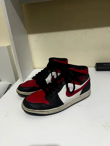 Nike air jordans mid for sale