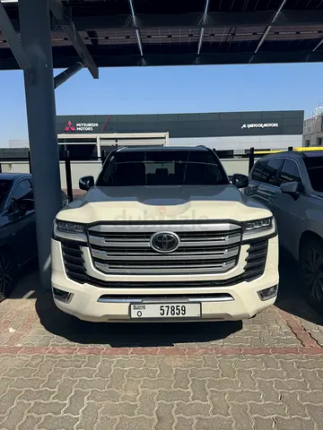 Pristine Toyota Land Cruiser 2023 VXR - GCC Specs - Low Mileage with service contract ALFUTTAIM