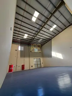 Warehouse for rent, 3,000 sq. ft., 15 kW electricity, and 14-meter ceiling height.