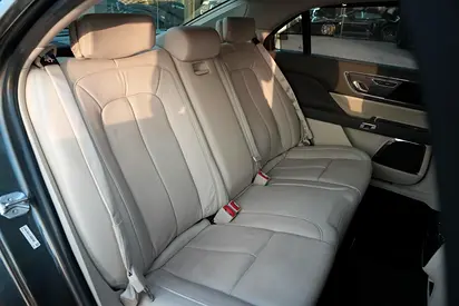 صورة 7 لـ 2020 Lincoln CONTINENTAL