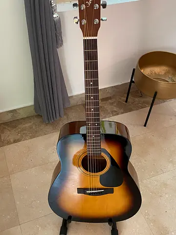 YAMAHA F310 GUITAR WITH STAND