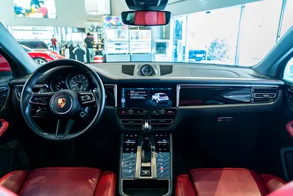 2024 Porsche MACAN thumbnail 12