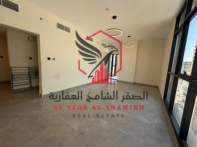 تاني ساكن شقة اطلالة بحرية ب2بلكونة غرفتين وصالة مع غرفة استور في أجمل ابراج الشارقة شامل جميع الخدمات بتشطيب حديثة ومساحات واسعة.