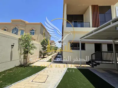 فيلا فاخرة للإيجار في منطقة القوز بتصميم عصري وتشطيبات الترا سوبر لوكس تتميز بمساحات داخلية واسعة وتوزيع عملي يمنح أعلى درجات الراحة والخصوصية